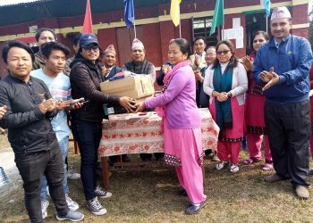 बहुभाषी स्कुललाई कम्प्युटर वितरण