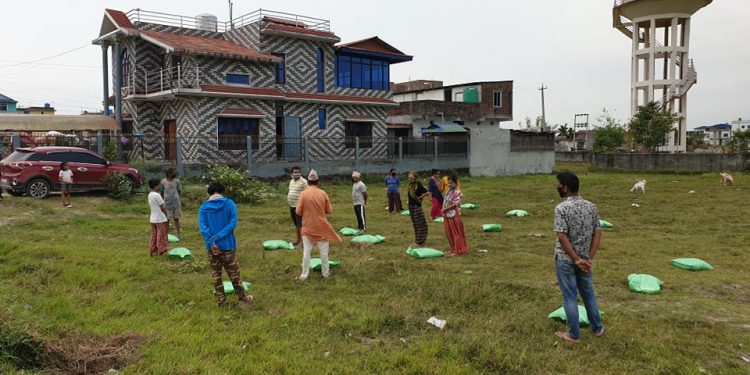 सुवासले आफ्नो जन्मदिनमा दिए विपन्नलाई राहत
