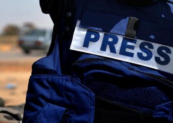 पत्रकारले फोटो खिच्दा सेनाले कुटे