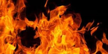 इटहरीमा एकजनाले आफ्नै शरीरमा पेट्रोल खन्याएर आगो लगाए