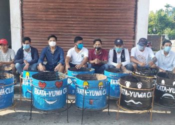 तरहराका विभिन्न ठाउँमा डस्बिन राख्दै एकता युवा क्लब