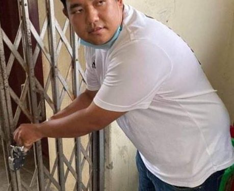 अनलाइन कक्षाको शुल्क लिएको भन्दै महेन्द्र बहुमुखीका क्याम्पस प्रमुखको कार्यकक्षमा तालाबन्दी