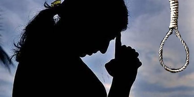 मावली घरमा बस्दै आएकी युवतीले गरिन् आत्महत्या