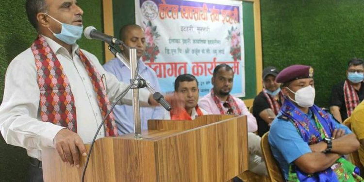 इटहरीका होटल व्यवसायीहरुको गुनासो : सरकारले व्यवसायीको हकमा नबोल्दा डिप्रेसनको स्थिति आइसक्यो