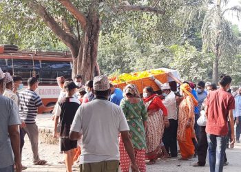 रोजगारीमा बिदेश गएका तरहराका कार्की जब बाकसमा फर्किए…