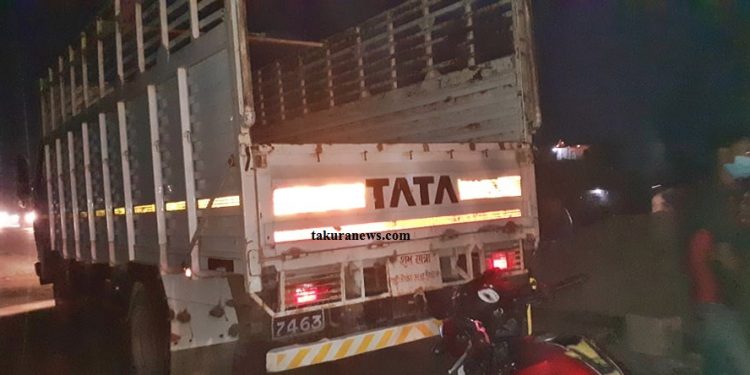 तरहराबाट इटहरी जादैँ गरेको ट्रक र मोटरसाईकल आँपगाछीमा दुर्घटना