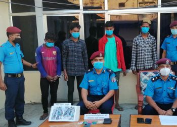 इटहरीबाट कार र मोबाईल चोरी गर्ने चारजना पक्राउ