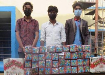 ३३ बण्डल पटका सहित इटहरीबाट तीन जना प्रकाउ