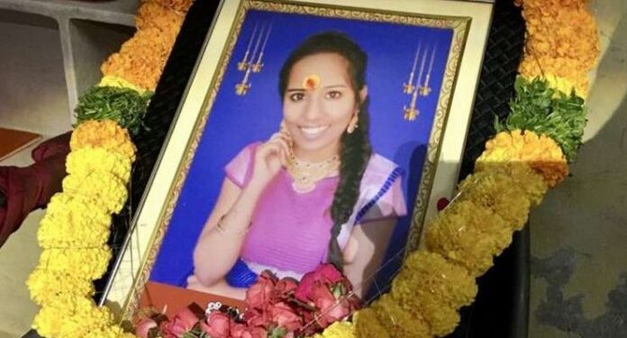 ल्यापटप किन्न नसक्दा कलेज टपरले गरिन् आत्महत्या