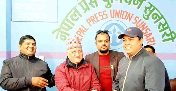 कोरोना बापतको रकम सुनसरीका ६ जना पत्रकारलाई हस्तान्तरण