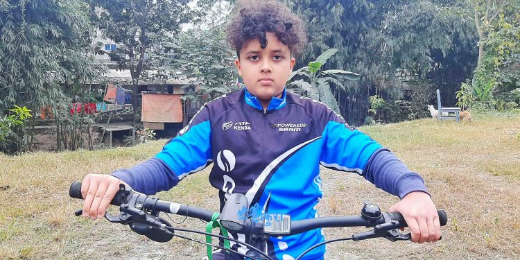 दश वर्षे अमरत्र्य, जो दैनिक ४० किलोमिटर साइकल चलाउँछन्