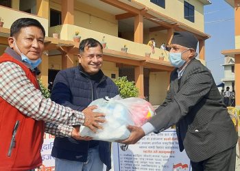 मेलमिलाप दिवसको अवसरमा कांग्रेसद्धारा विद्यालयलाई स्वास्थ्य सामाग्री सहयोग