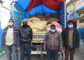 अवैध रूपमा भातरबाट चोरी पैठारी गरी ल्याएको ६३ बोरा सुर्ती सहित ४ जना इटहरी बाट प्रक्राउ