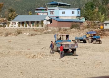 धरानको सेउती र सर्दु खोलामा अवैध रुपमा उत्खनन