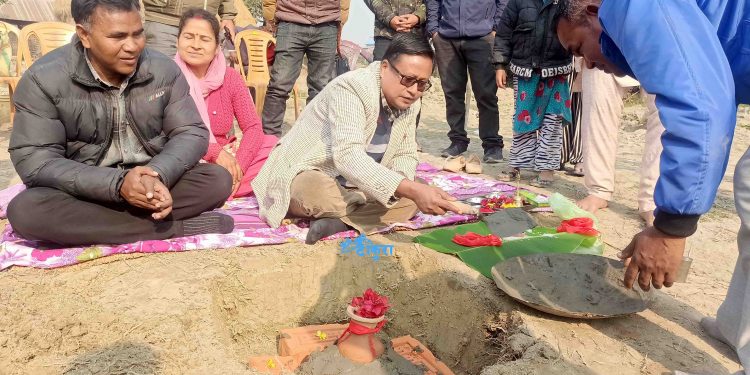 इटहरीमा स्वास्थ्य इकाई भवनको शिलान्यास