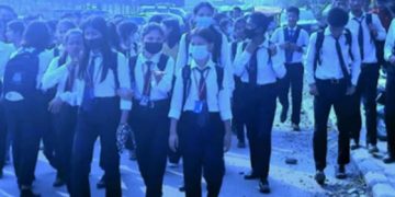 जथाभावी शुल्क असुलेको भन्दै इटहरीको विश्व आदर्श कलेजका विद्यार्थीद्वारा उपमहानगरपालिका परिसरमा आन्दोलन