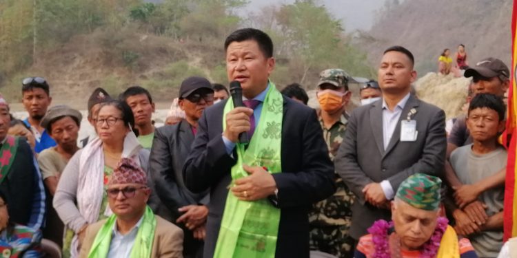 खुवालुङ पुगेर मुख्यमन्त्री राईले भने _ पर्यटनको केन्द्रको रुपमा विकास गर्नुपर्छ