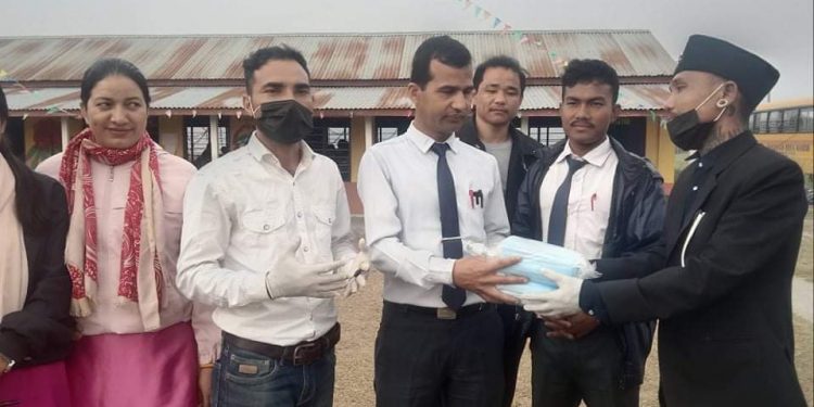 युनिटी अफ ट्याटो लभरद्वारा विभिन्न विद्यालयलाई स्वास्थ्य सामाग्री सहयोग