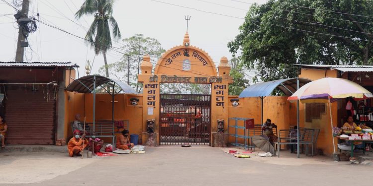 कोरोना कहर : धरानका मन्दिरहरु बन्द, व्यवसायी चिन्तित
