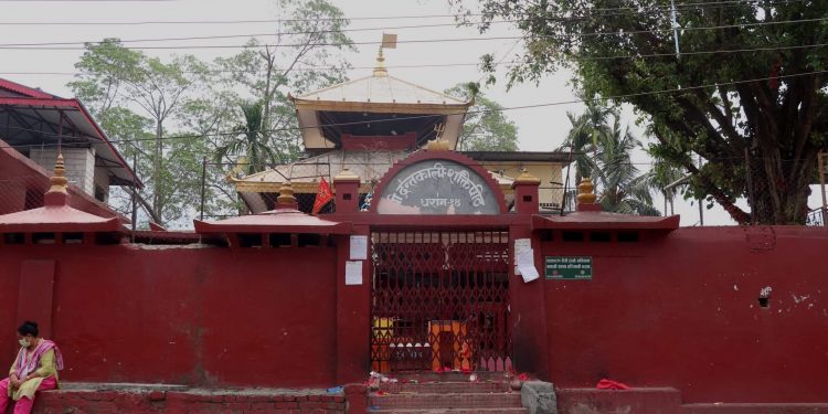 कोरोना कहर : धरानका मन्दिरहरु बन्द, व्यवसायी चिन्तित