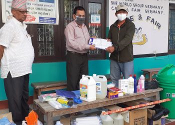 असहाय महिला कल्याण केन्द्र तरहरालाई स्वास्थ्य सामाग्री हस्तान्तरण