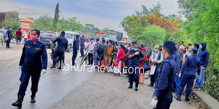 इटहरी आउनेलाई बुढीखोला पुलमा कडाई, प्रवेशमा पूर्ण रोक (तस्वीरहरुसहित)