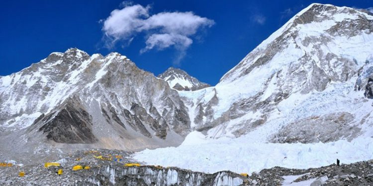 सगरमाथा आरोहणको क्रममा हिउँमा चिप्लिएर दुई विदेशी नागरिकको मृत्यु