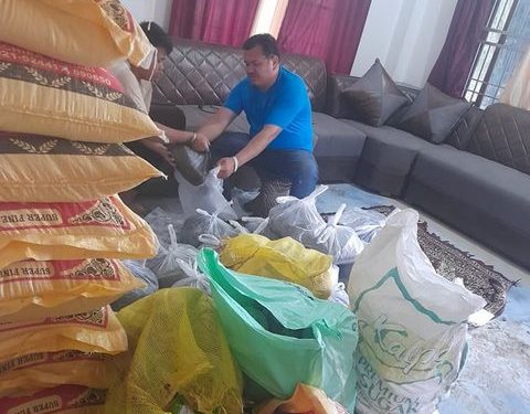 विपन्नको घरमा खाद्यान्न पुर्याउदै जनता समाजबादी पार्टी इटहरी