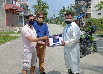 जन्मदिनमा तरहराका नूतनले दिए स्वास्थ्य सामाग्री