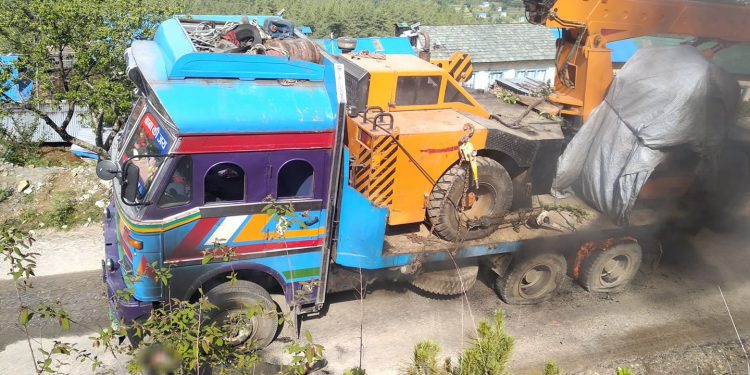 जेसीबी बोकेको ट्रकमा करेन्ट लाग्यो, दुईजनाको घटनास्थलमै मृत्यु