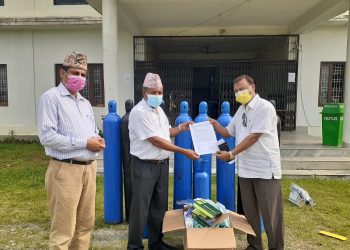 इटहरीको आइसोलेसनलाई अक्सिजनसहितका स्वास्थ्य सामग्री हस्तान्तरण