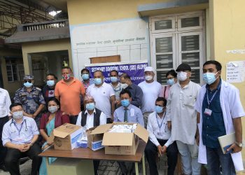 पूर्व विद्यार्थीद्धारा इटहरी अस्पताललाई तीन लाख बढीको स्वास्थ्य उपकरण हस्तान्तरण