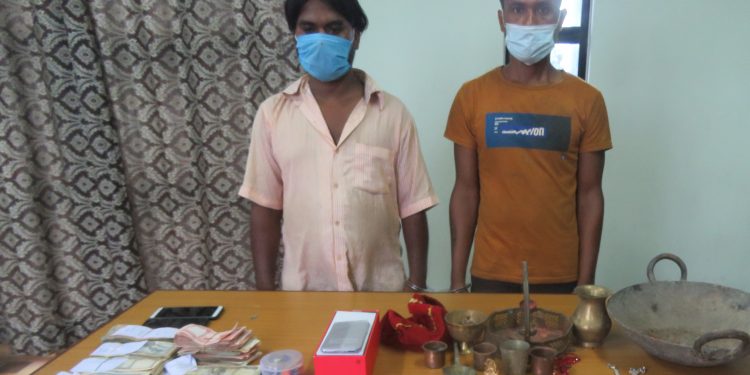 ५ लाख बढी नगदसहित सरसामान चोरी गर्ने दुईजना पक्राउ