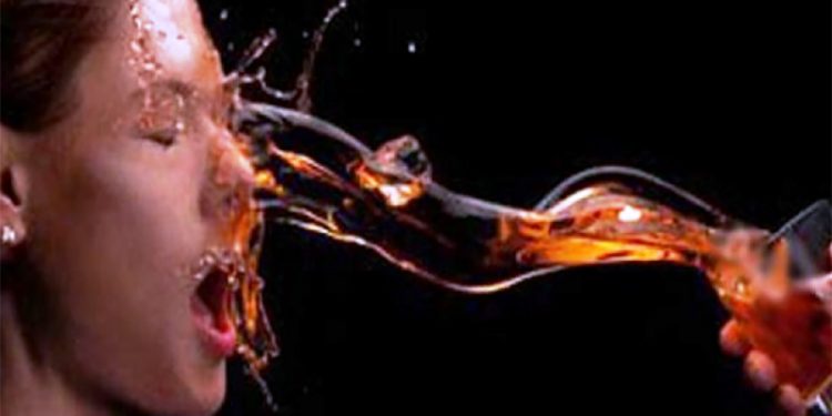 बराहक्षेत्रमा श्रीमतीलाई प्रहार गर्न खोजेको एसिड छिमेकीमाथि लागेपछि…