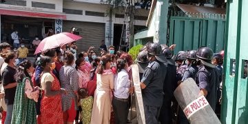 इटहरीका मेयर द्वारिकलाल चौधरीविरूद्व उपमहानगर परिसरमा आन्दोलन