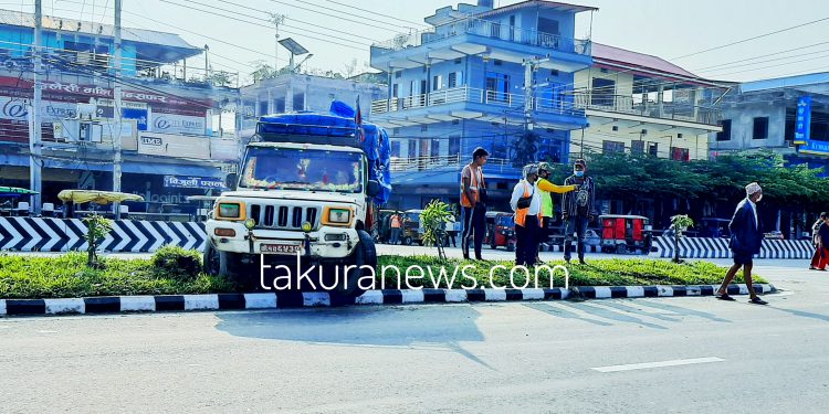 इटहरीको आँपगाछीमा बस र पिकअप एकआपसमा दुर्घटना, एक गम्भीर, पाँच घाइते