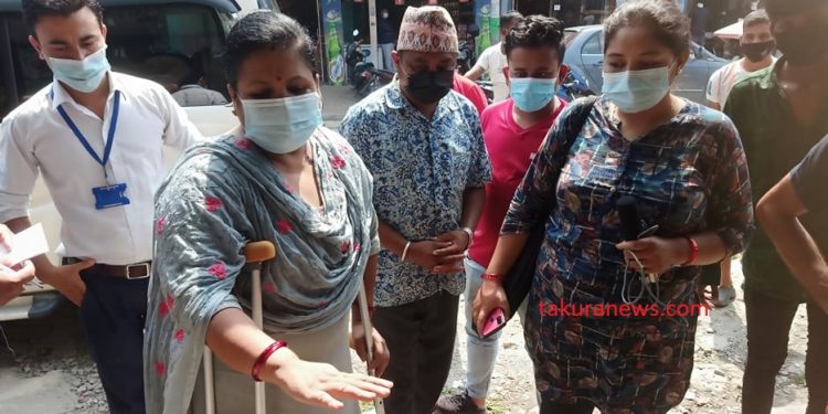 इटहरीको बसपार्क छिर्ने लाइनका मासु पसलमा बासी बोसो, मूल्य सूचि पनि राखेको पाइएन