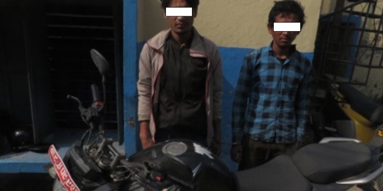 इटहरीमा चोरीको मोटरसाइकलसहित दुईजना पक्राउ