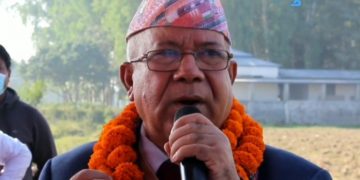 इटहरी आएर माधवकुमार नेपालले भने, ‘कर्मचारीहरू दस लाखको काममा दुई लाख लुट्छन्’ (भिडियो)