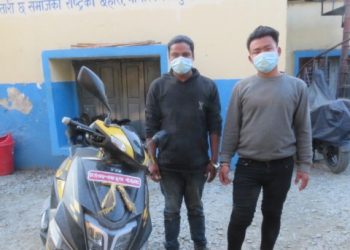 स्कुटर चोरी गरेको अभियोगमा तरहराका दुई युवक पक्राउ