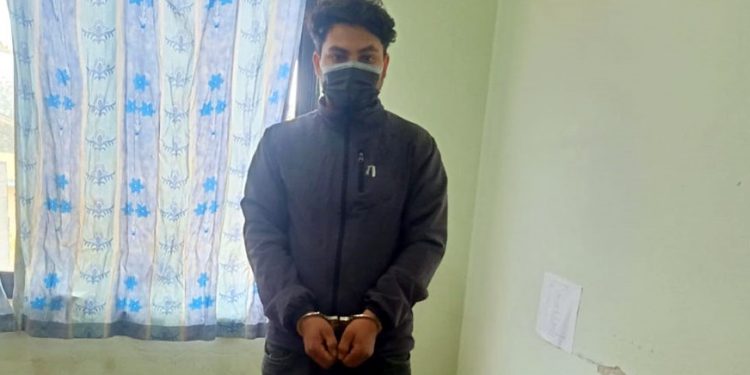 इटहरीका एक युवक साढे ९ केजी चाँदीका गहनासहित पक्राउ