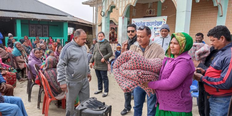 इटहरीमा ८५ घरपरिवारलाई न्यानो कपडा सहयोग