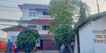 इटहरीको राजस्व कार्यालयका प्रमुखलाई ‘सेटिङ’ मिलाउन तस्कर पुगेपछि…