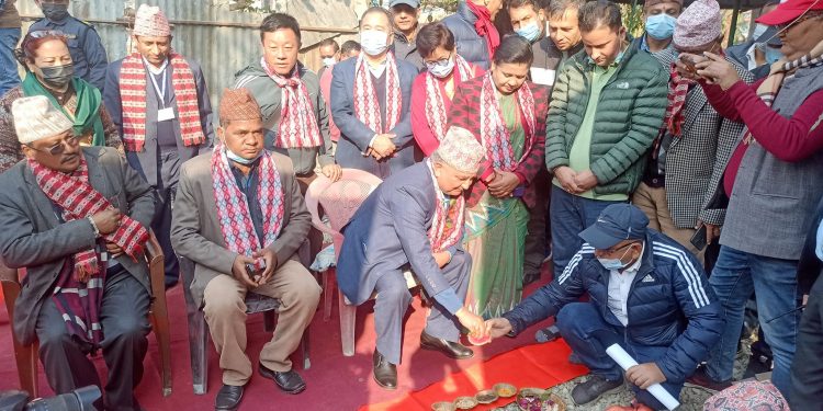 एमाले नेता ईश्वर पोखरेलद्वारा इटहरी उपमहानगरपालिकाको प्रशासकीय भवन शिलान्यास