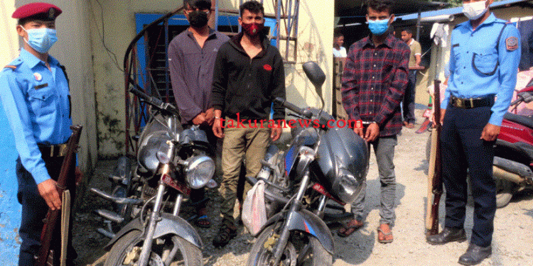 इटहरीमा मोटरसाइकल चोरीमा संलग्न तीनजना प्रहरीद्वारा सार्वजनिक