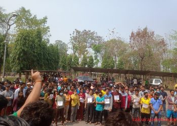 इन्जिनियरिङ क्याम्पसका विद्यार्थीको भविष्यमाथि खेलवाड गरेको भन्दै क्याम्पस प्रमुखको कुर्सी जलाइयो (भिडियो)