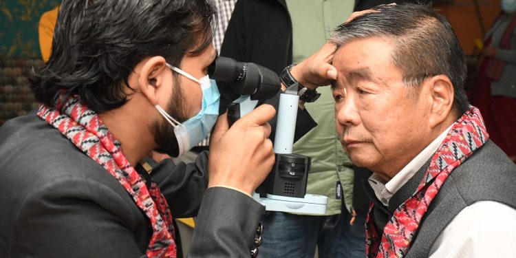 इटहरीमा प्रेस युनियनद्वारा आँखा तथा कान शिविर, १४० जना लाभान्वित