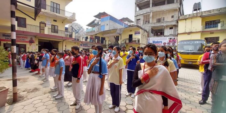 संस्कृतिको जगेर्ना गर्न इटहरीको मोर्डन प्रिपेरेटरी विद्यालयमा नयाँ अभ्यास