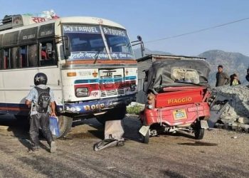 धरान–भेडेटार सडक खण्डमा बस र टेम्पो जुध्दा एकको मृत्यु