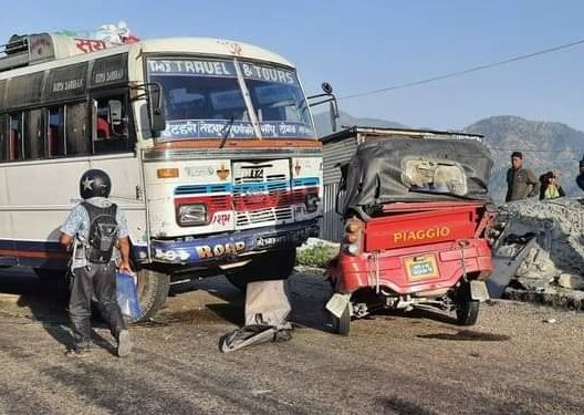 धरान–भेडेटार सडक खण्डमा बस र टेम्पो जुध्दा एकको मृत्यु